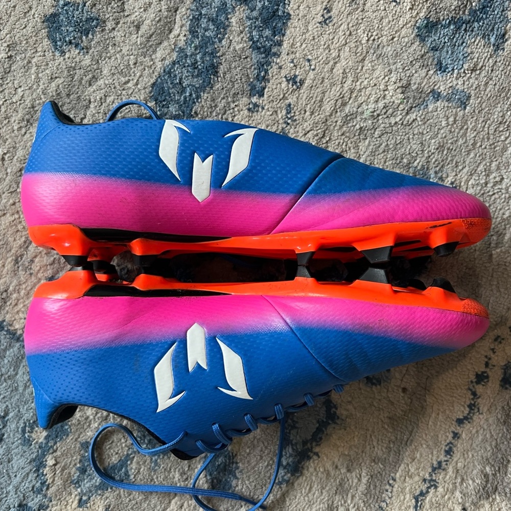 Men Addidas Cleats size 7.5